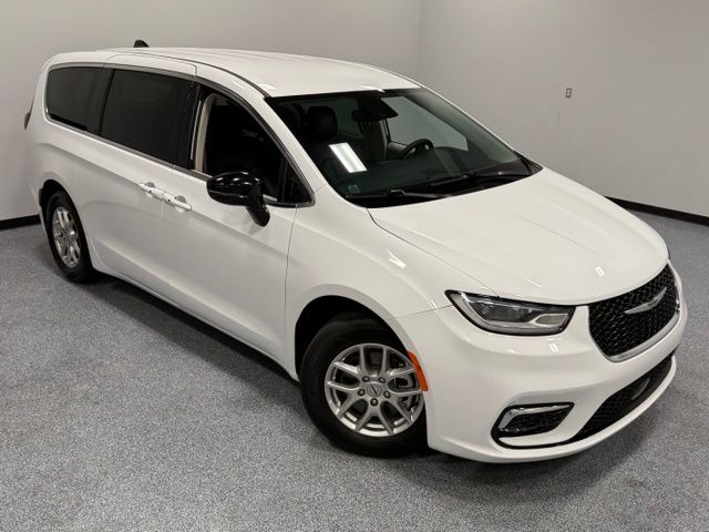 Used 2024 White Chrysler Touring L image 35