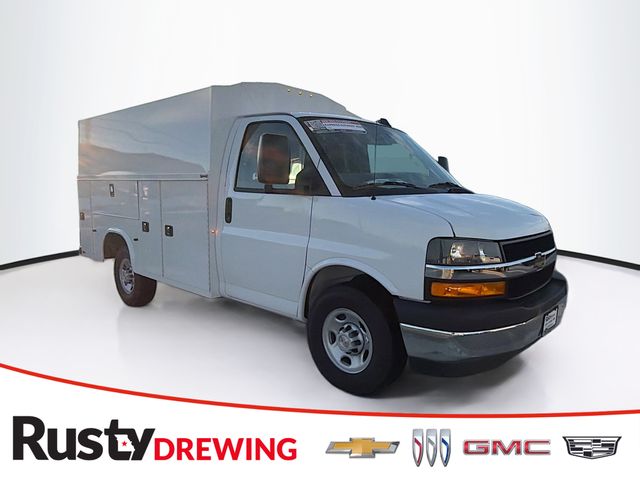 Summit White 2025 Chevrolet Express Chassis Van Rear-Wheel Drive 8-Speed Automatic