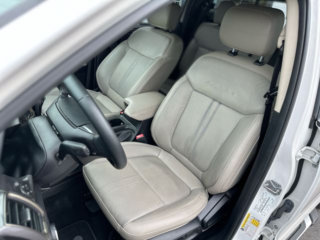Used 2019 White Ford Lariat image 12