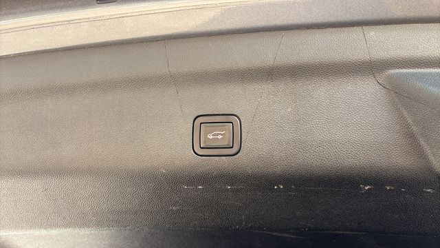 Used 2021 Gray Chevrolet Z71 image 35