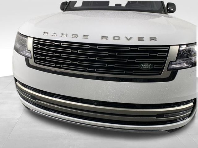 2023 Land Rover Range Rover SE 13