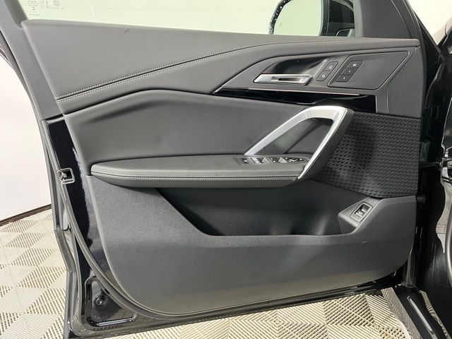 Used 2026 Black BMW xDrive28i image 10