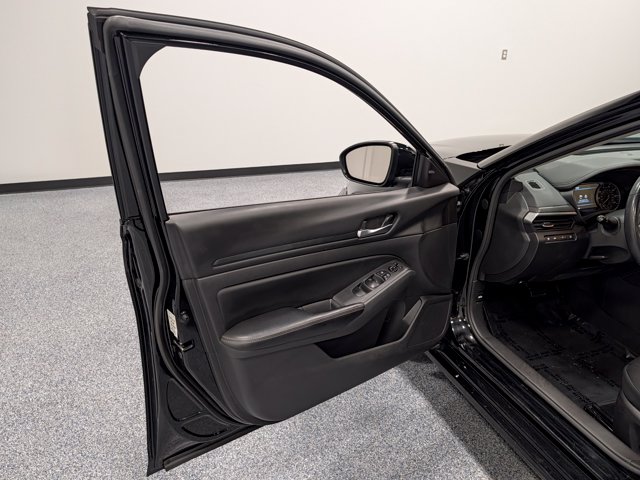 Used 2024 Black Nissan 2.5 SV image 9
