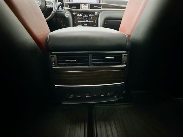 2016 Lexus LX 570 28