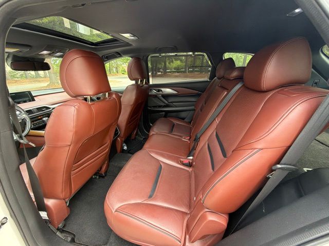 Used 2017 White Mazda Signature image 23