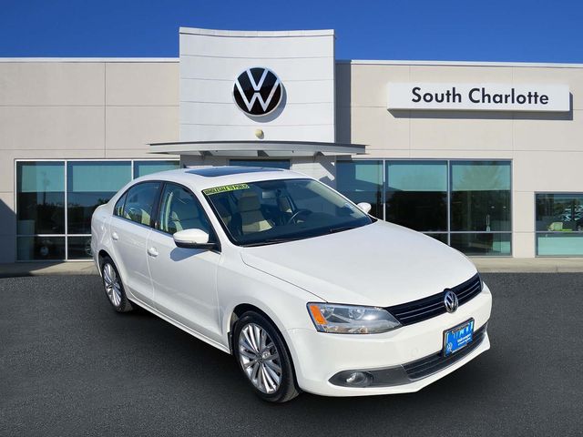 Candy White 2013 Volkswagen Jetta SEL Sedan Front-Wheel Drive 6-Speed Automatic