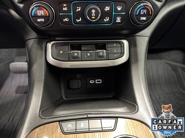 2023 GMC Acadia SLE photo