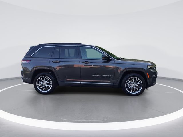 Used 2025 Gray Jeep Summit image 9
