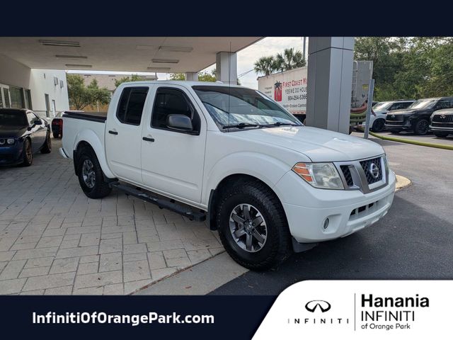 Glacier White 2017 Nissan Frontier Desert Runner Crew Cab Pickup Truck 4X2 5-Speed Automatic Overdrive