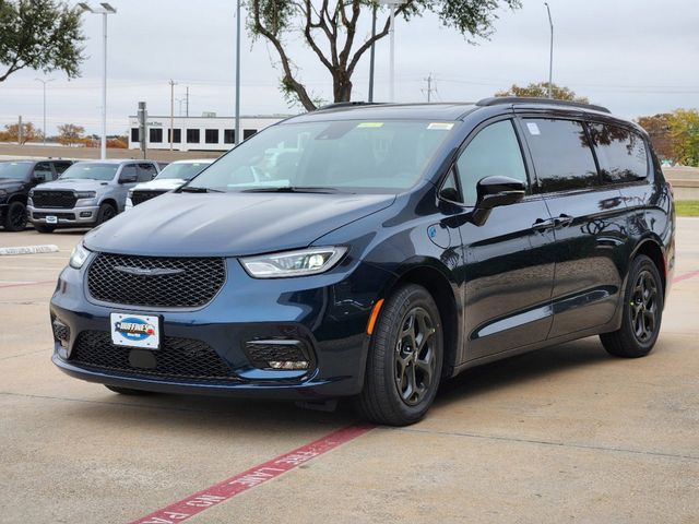 2025 Chrysler Pacifica Hybrid Select 2