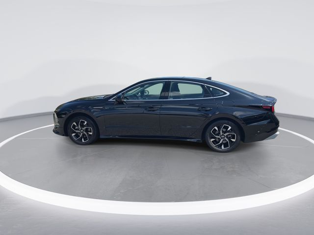 Used 2025 Black Hyundai SEL image 5