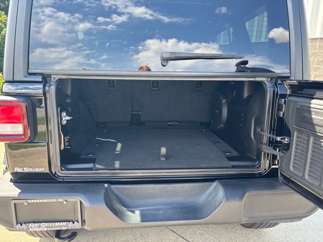 Used 2022 Black Jeep Unlimited Sport Altitude image 11