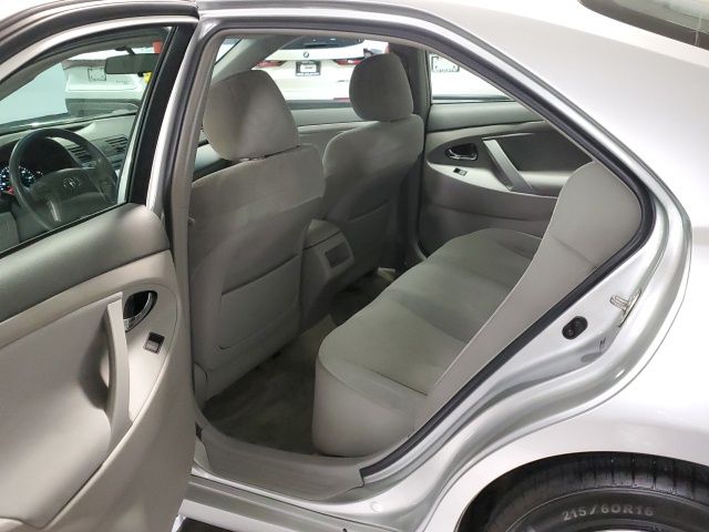 Used 2009 Gray Toyota LE image 18