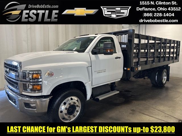 Summit White 2024 Chevrolet Silverado 6500HD Chassis Work Truck Regular Cab RWD Pickup Truck Rear-Wheel Drive Automatic