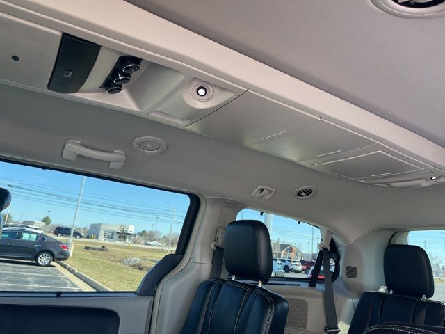 Used 2014 Chrysler Town and Country Touring-L 4D Passenger Van