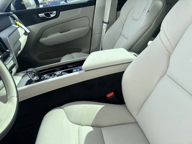 2025 Volvo XC60 Plug-In Hybrid T8 Plus photo