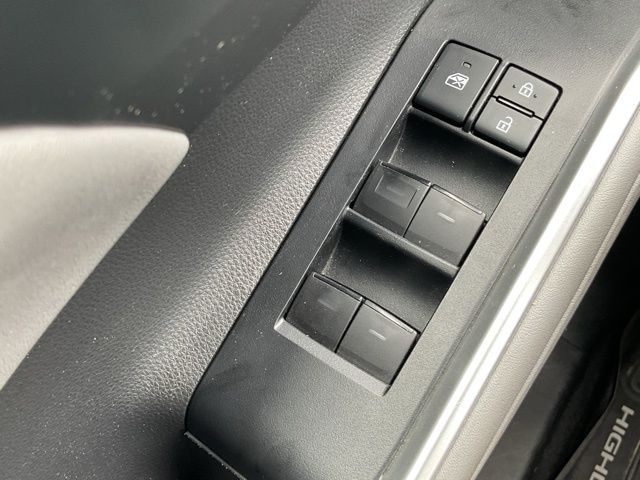 Used 2021 Toyota Highlander Hybrid SUV