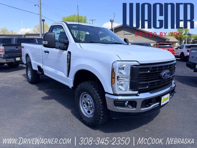 Oxford White 2026 Ford F-250 Super Duty Pickup Truck Four-Wheel Drive Automatic