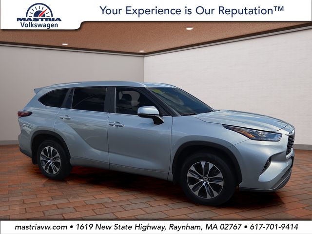 Celestial Silver Metallic 2024 Toyota Highlander SUV / Crossover All-Wheel Drive 8-Speed Automatic
