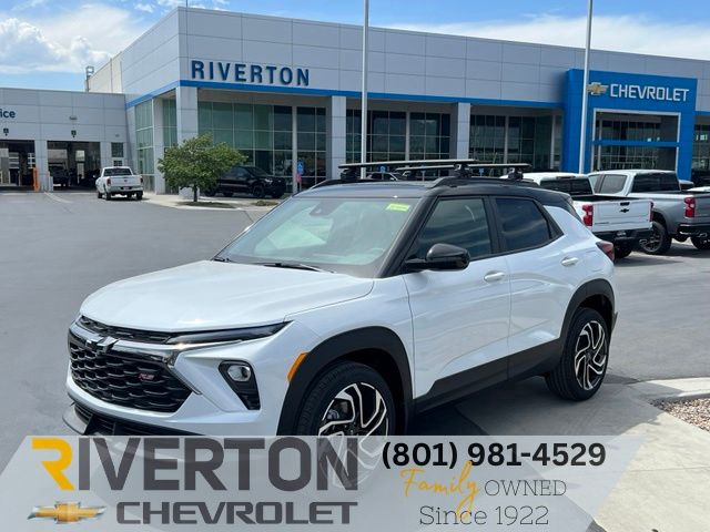 White (Iridescent Pearl Tricoat) 2026 Chevrolet Trailblazer SUV / Crossover Four-Wheel Drive 9-Speed Automatic