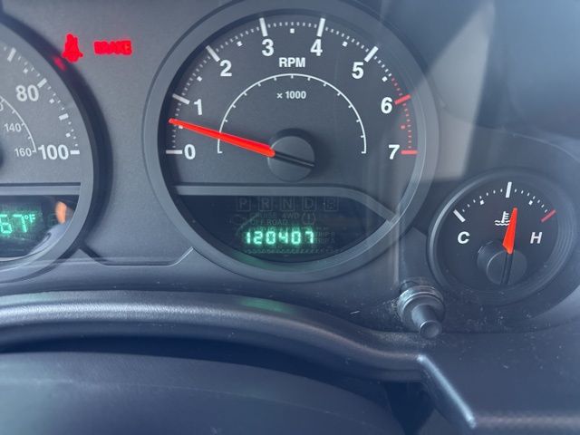 Used 2008 Black Jeep X image 24