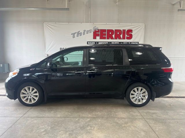 2015 Toyota Sienna XLE photo