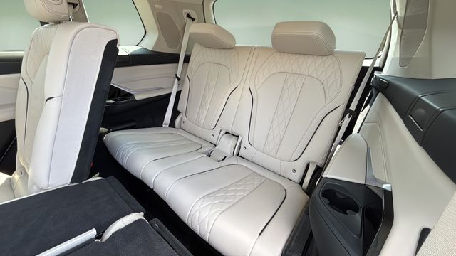 Used 2026 White BMW xDrive40i image 34
