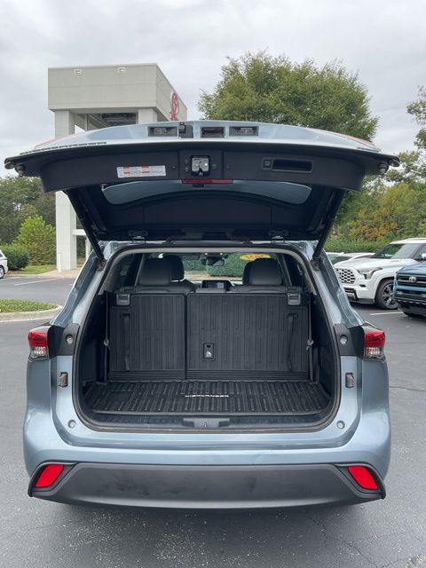 Used 2021 Toyota Highlander Hybrid SUV