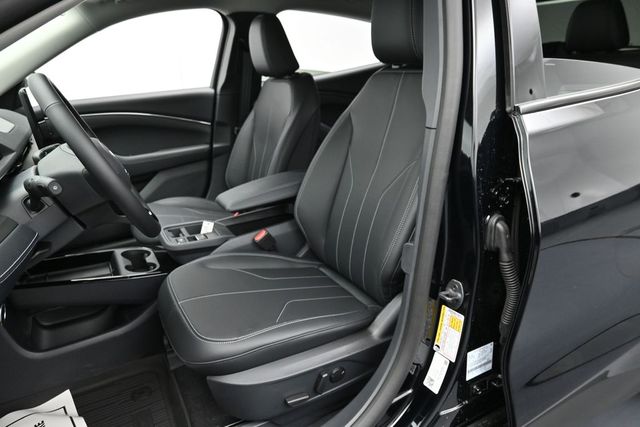 New 2026 Black Ford Select image 10