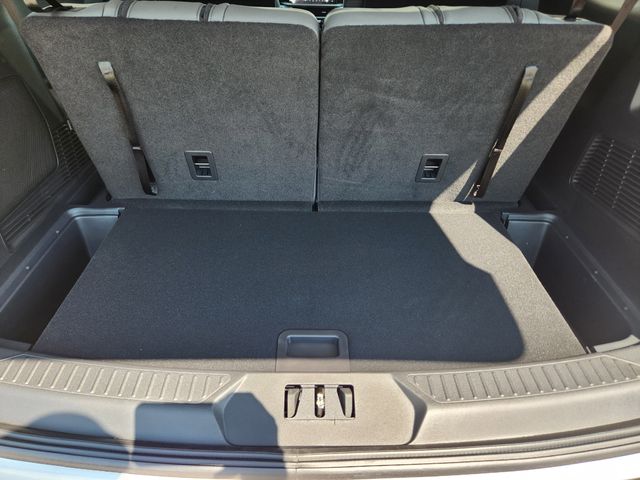 2025 White Ford Explorer Active RWD SUV