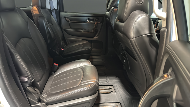 Used 2014 White Diamond Clearcoat GMC Denali image 26
