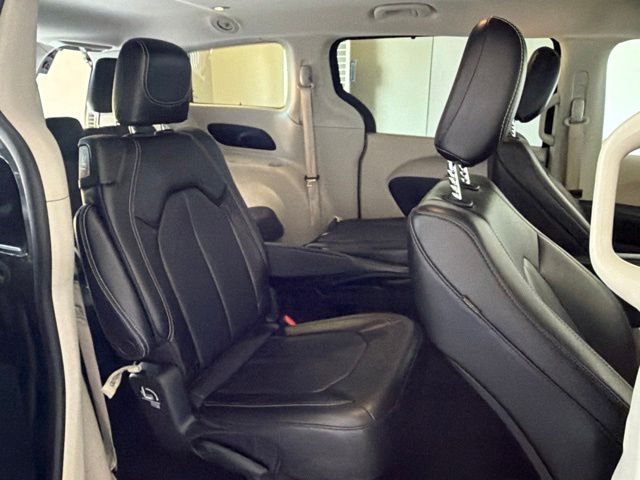Used 2023 Chrysler Pacifica Van