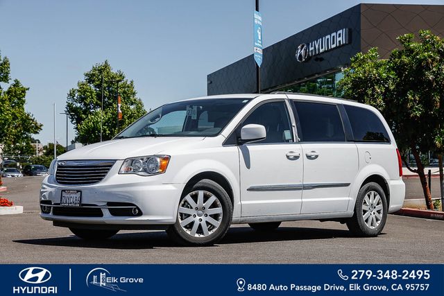 2016 Chrysler Town & Country Touring FWD
