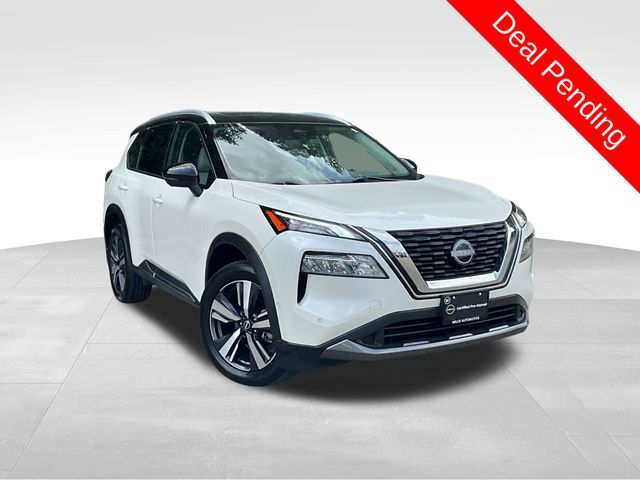 Pearl White Tricoat/Super Black 2023 Nissan Rogue SUV / Crossover All-Wheel Drive Continuously Variable Transmission