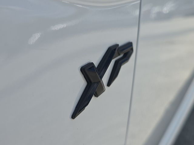 2025 Toyota Camry SE:B02318