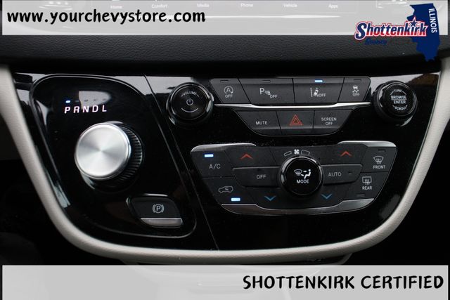 Used 2024 Chrysler Pacifica Van