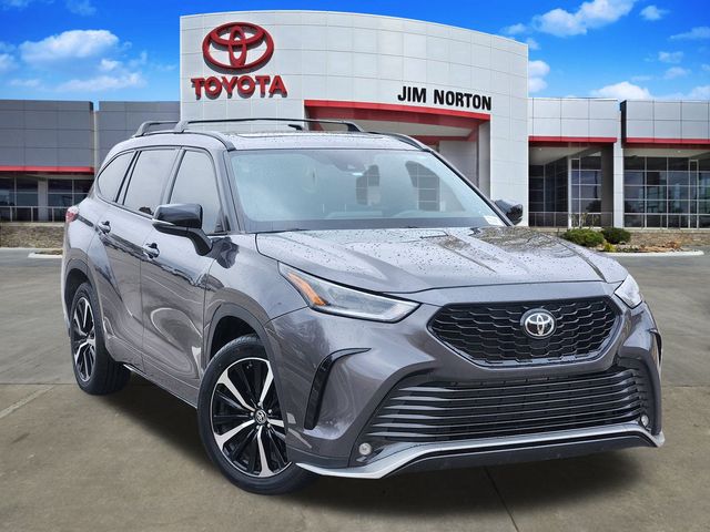 2022 Toyota Highlander XSE's photo