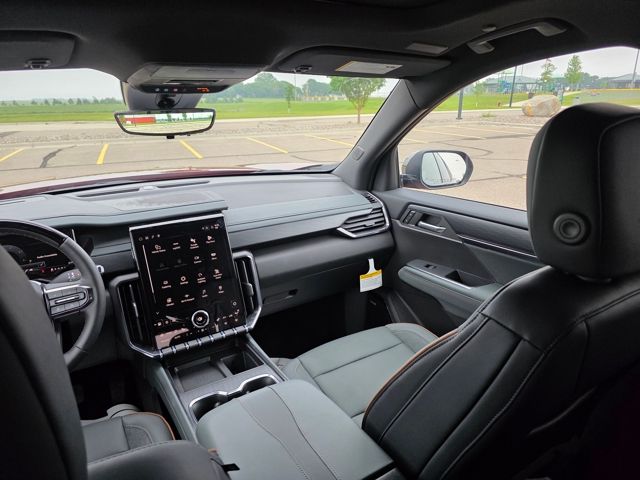 2025 GMC Acadia AWD AT4