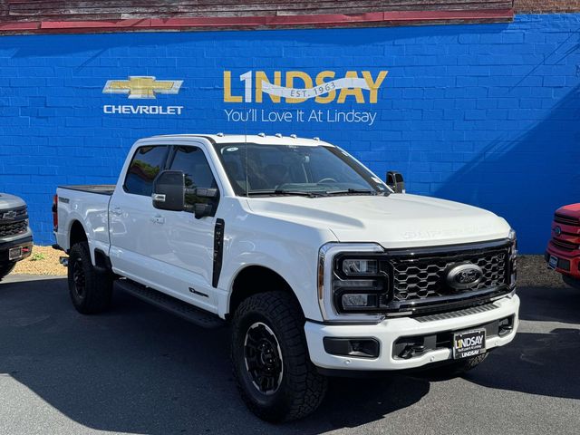 White Metallic 2026 Ford F-250 Super Duty Lariat Crew Cab 4WD Pickup Truck Four-Wheel Drive Automatic