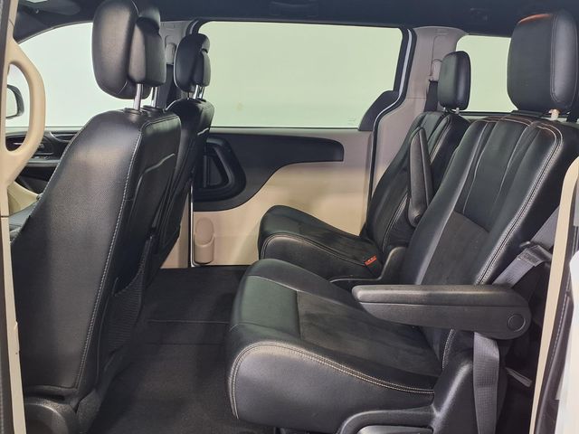 2019 Dodge Grand Caravan SXT - 9