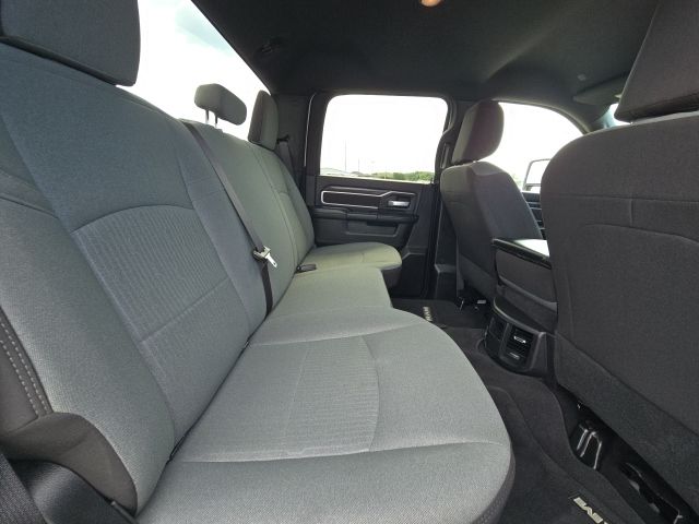 2024 Ram 3500 SLT:B01822