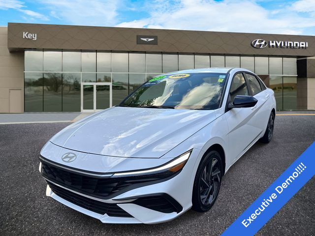 Serenity White 2025 Hyundai Elantra Hybrid SEL Sport FWD Sedan Front-Wheel Drive 6-Speed Dual Clutch