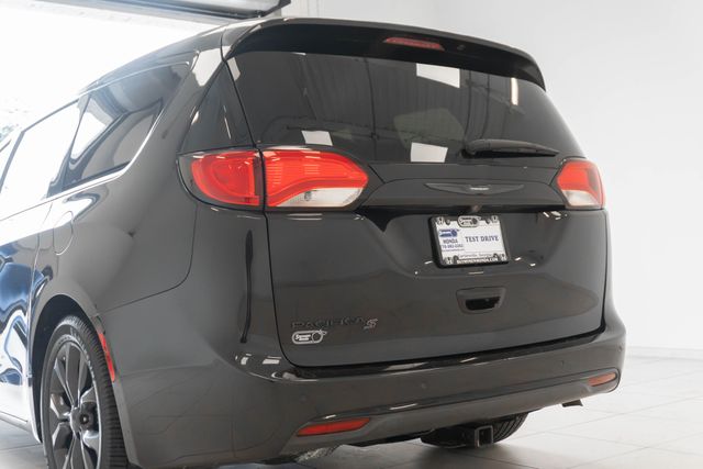 Used 2020 Chrysler Pacifica Van