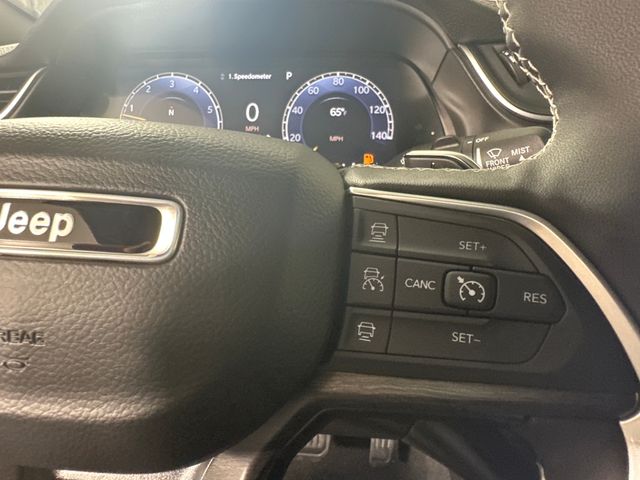 2025 Jeep Grand Cherokee Limited photo 13