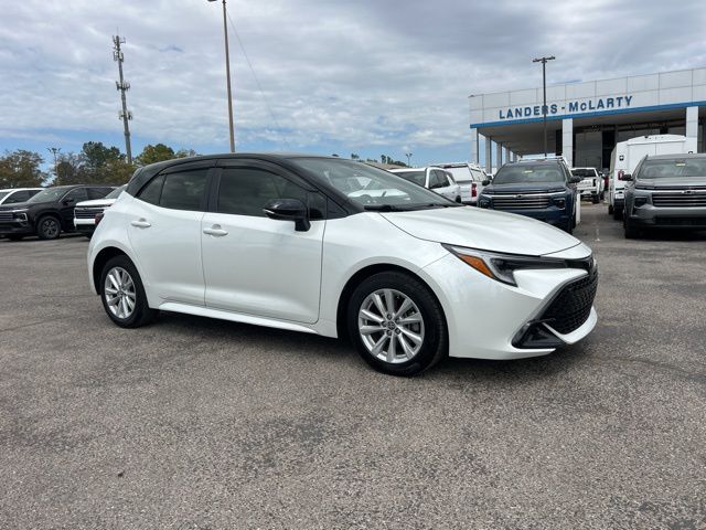 Wind Chill Pearl/Midnight Black Metallic 2023 Toyota Corolla Hatchback SE FWD Hatchback Front-Wheel Drive Continuously Variable Transmission