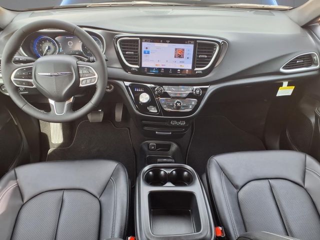 2025 Chrysler Voyager LX - Photo 10