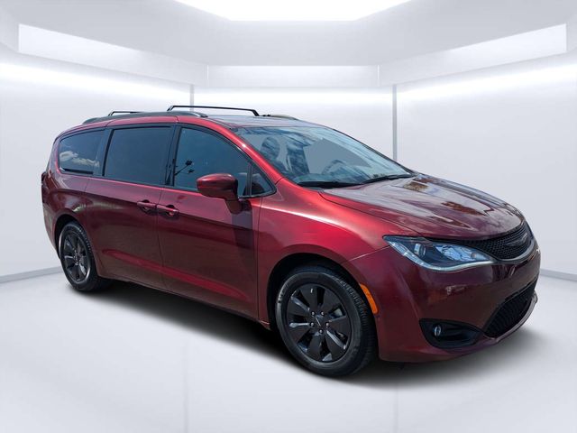 Velvet Red Pearlcoat 2020 Chrysler Pacifica Hybrid Limited FWD Minivan Front-Wheel Drive Continuously Variable Transmission