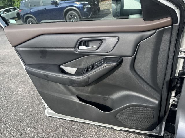 Used 2023 Silver Nissan SV image 25