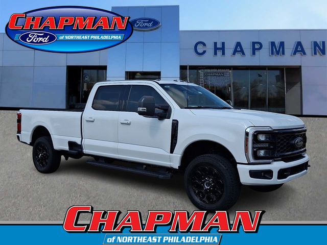 Oxford White 2025 Ford F-250 Super Duty Pickup Truck Four-Wheel Drive Automatic