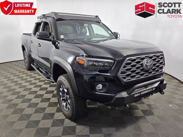 Midnight Black Metallic 2022 Toyota Tacoma Pickup Truck Four-Wheel Drive 6-Speed Automatic
